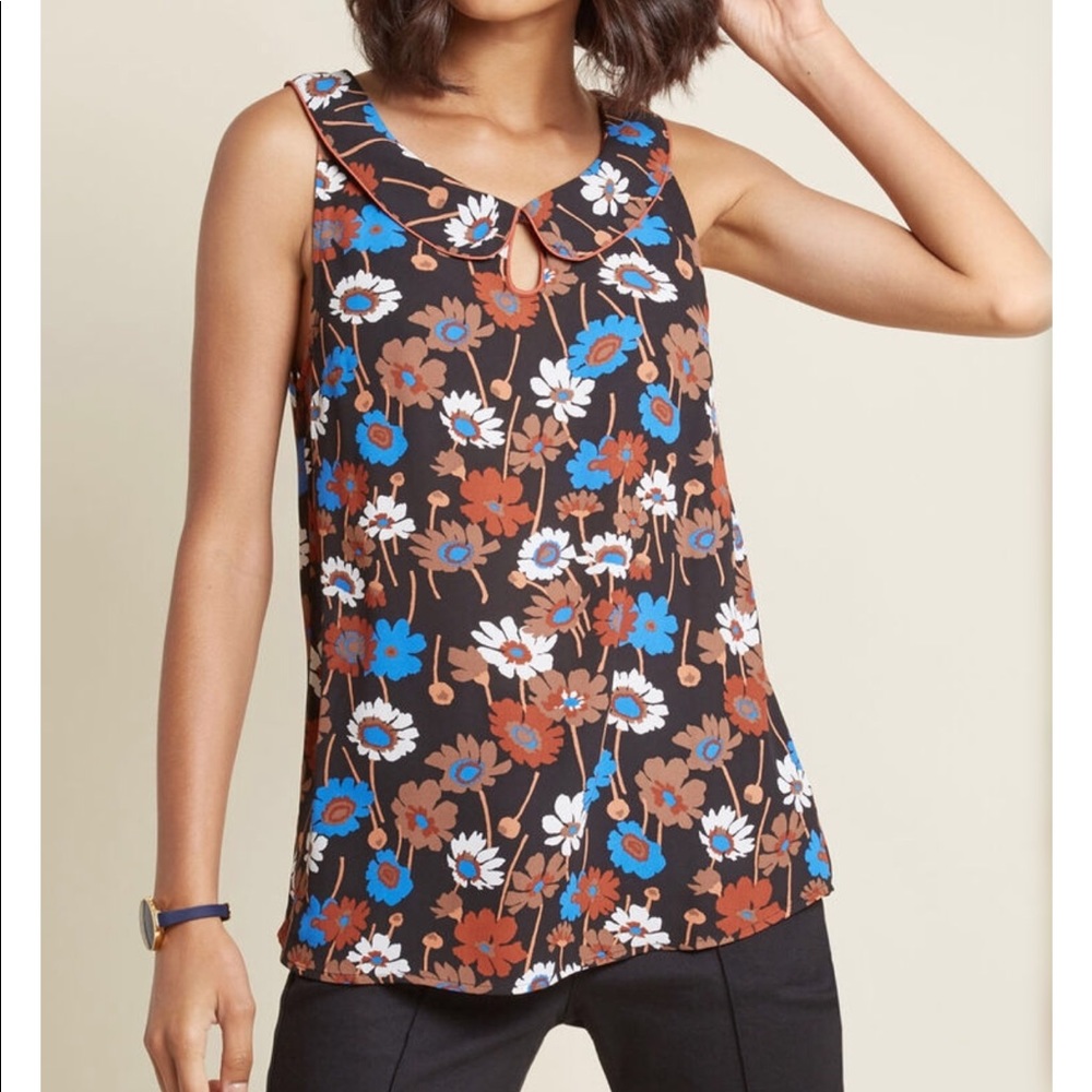 ModCloth floral sleeveless top Peter Pan collar